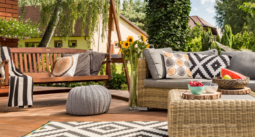 Your Backyard: Tips to Create an Outdoor Entertainment Area